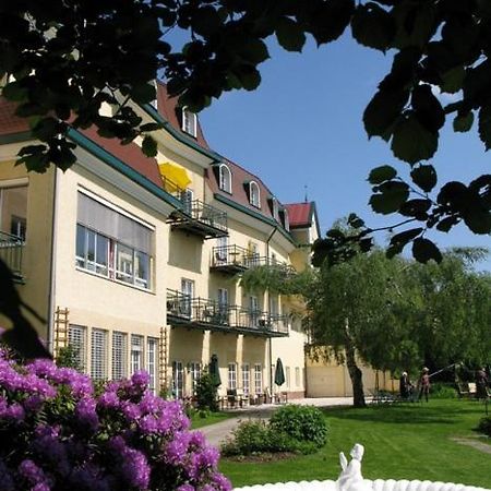 Hotel Kurhaus Dr. Petershofer Wolfsegg am Hausruck Esterno foto