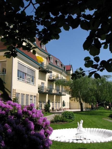 Hotel Kurhaus Dr. Petershofer Wolfsegg am Hausruck Esterno foto