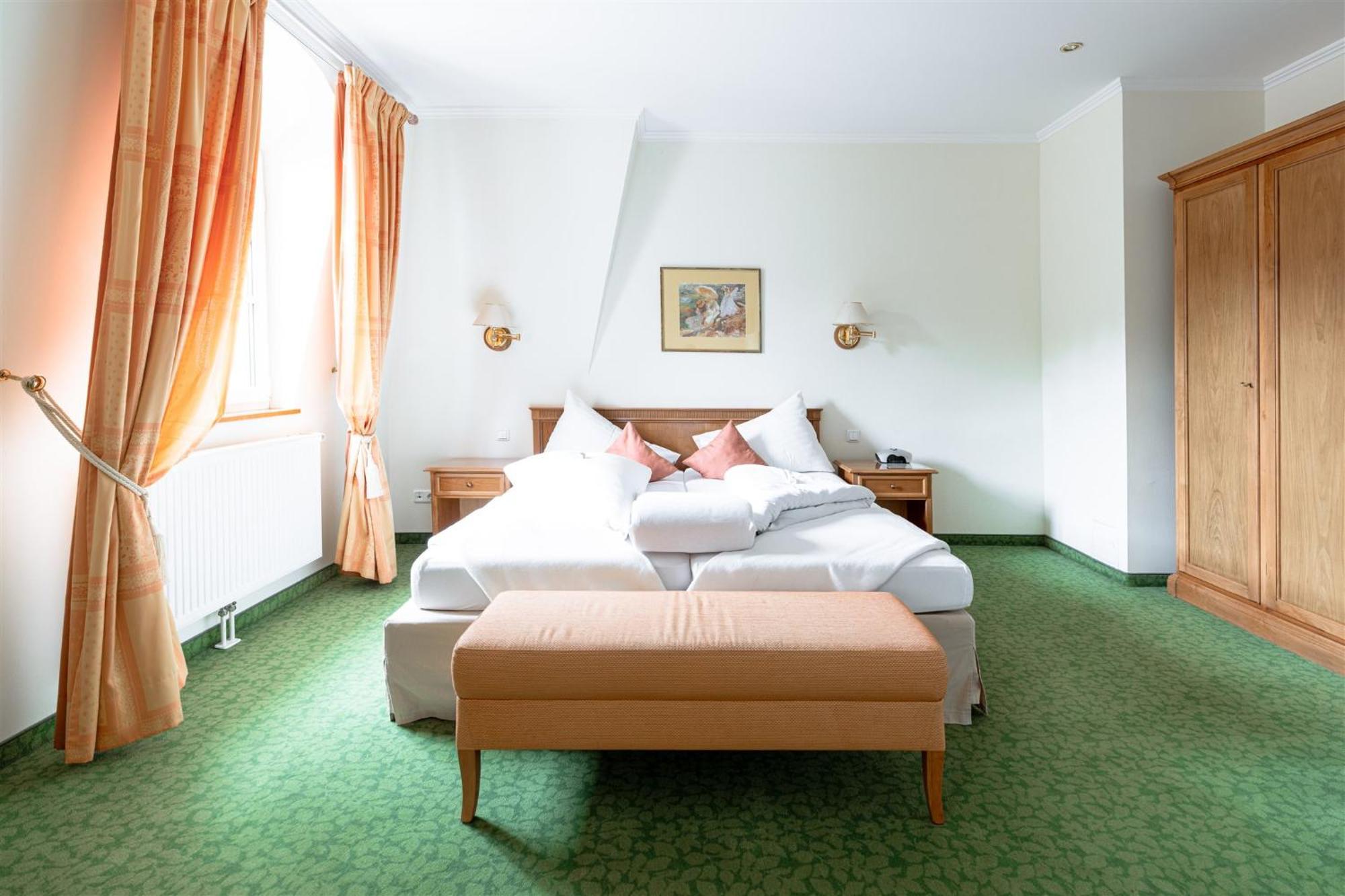 Hotel Kurhaus Dr. Petershofer Wolfsegg am Hausruck Esterno foto