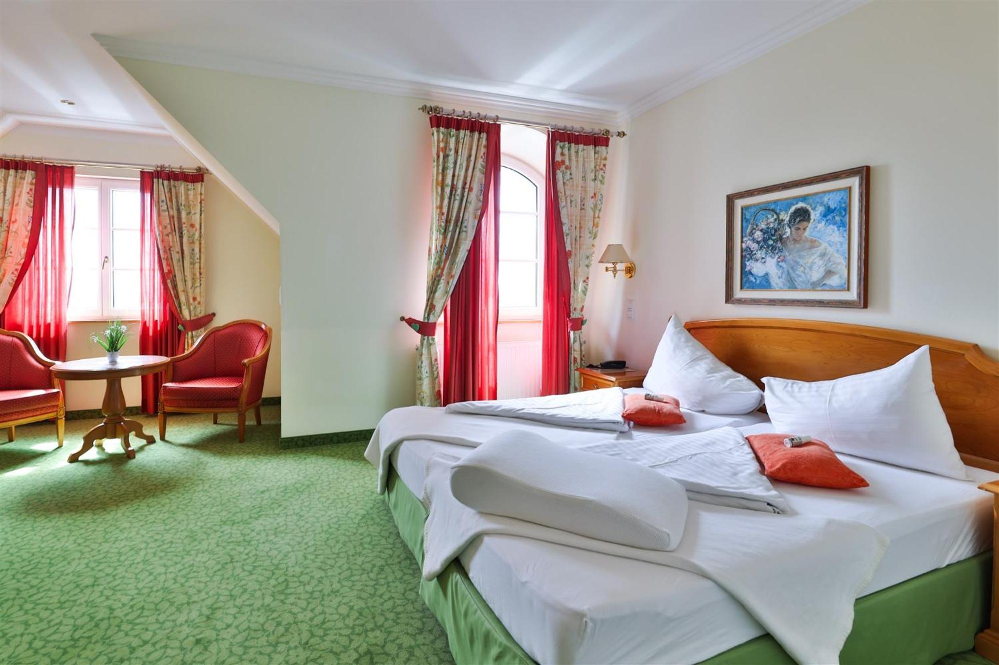 Hotel Kurhaus Dr. Petershofer Wolfsegg am Hausruck Esterno foto