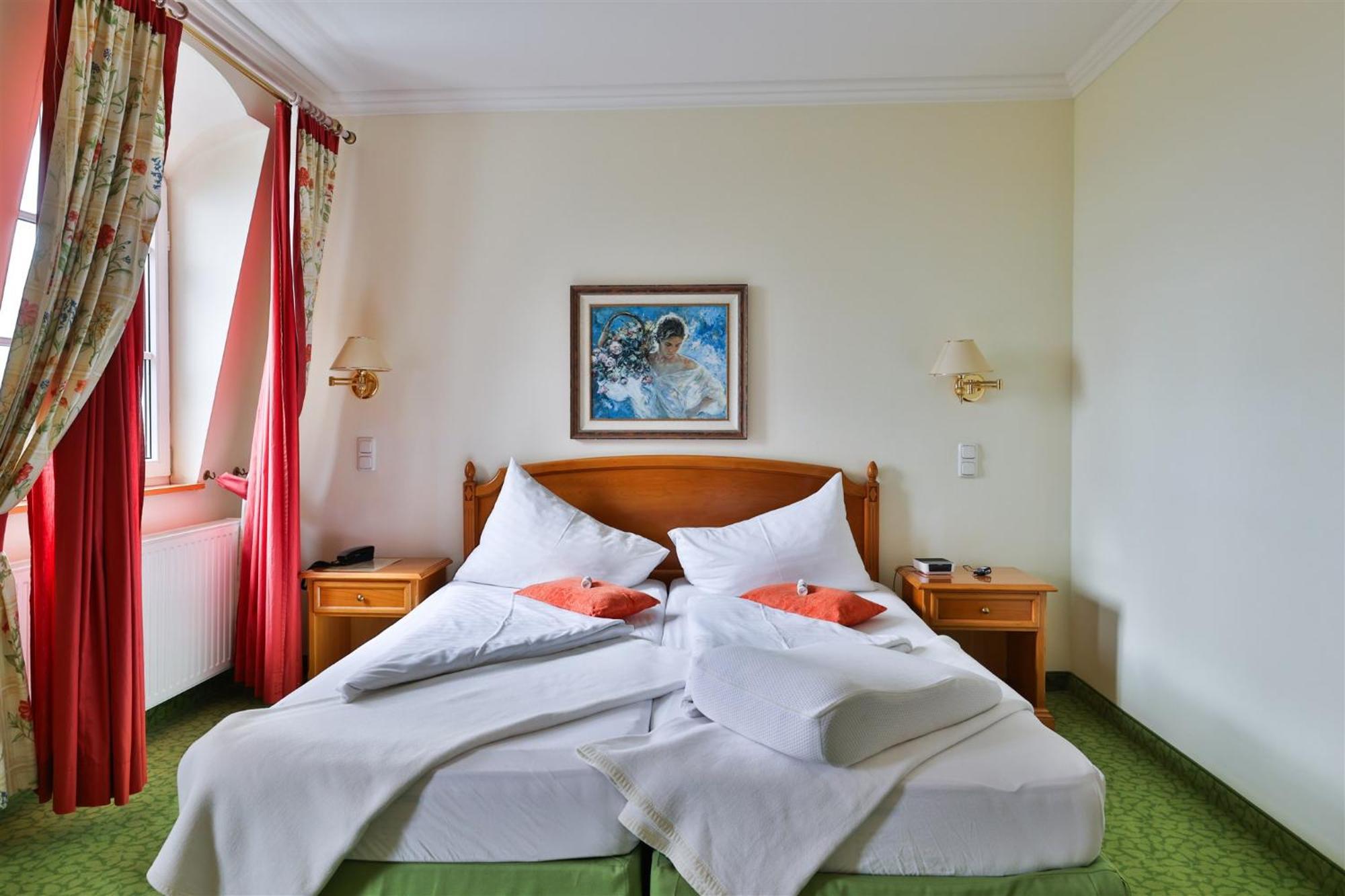 Hotel Kurhaus Dr. Petershofer Wolfsegg am Hausruck Esterno foto