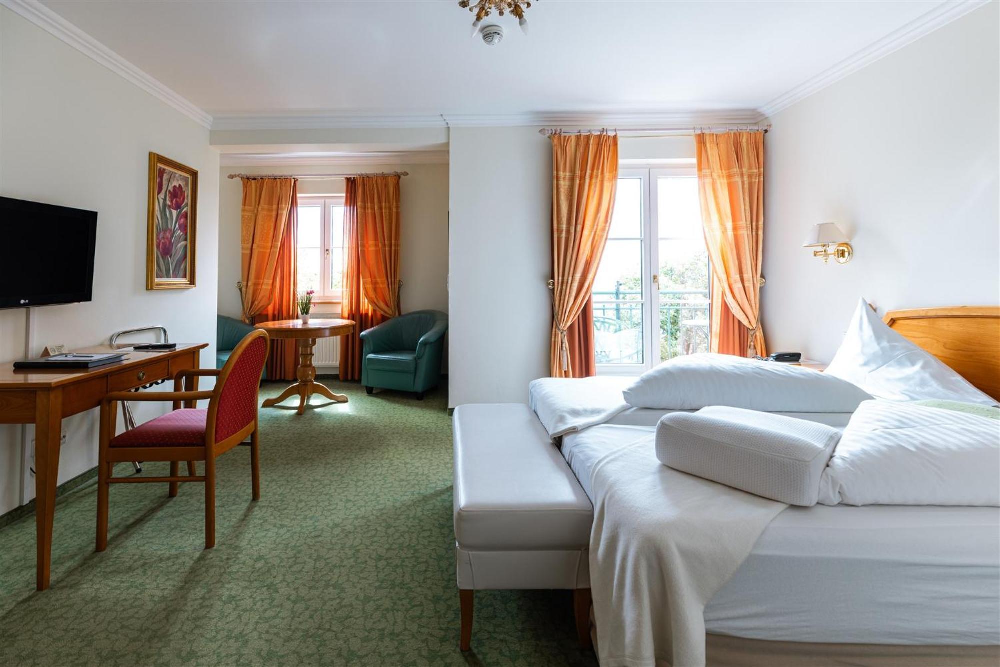 Hotel Kurhaus Dr. Petershofer Wolfsegg am Hausruck Esterno foto