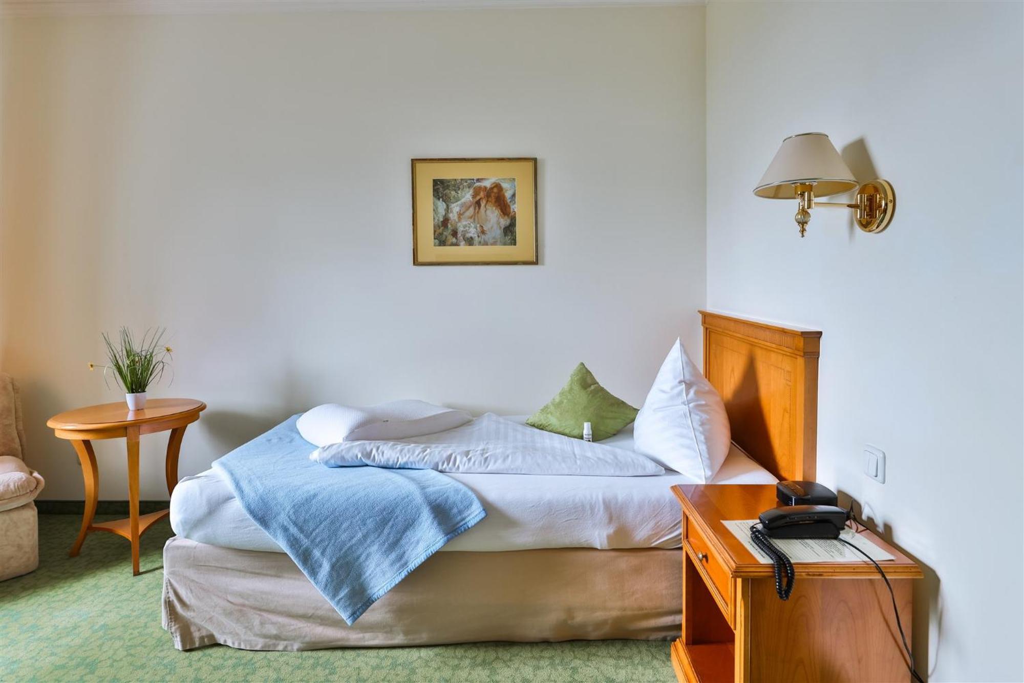 Hotel Kurhaus Dr. Petershofer Wolfsegg am Hausruck Esterno foto
