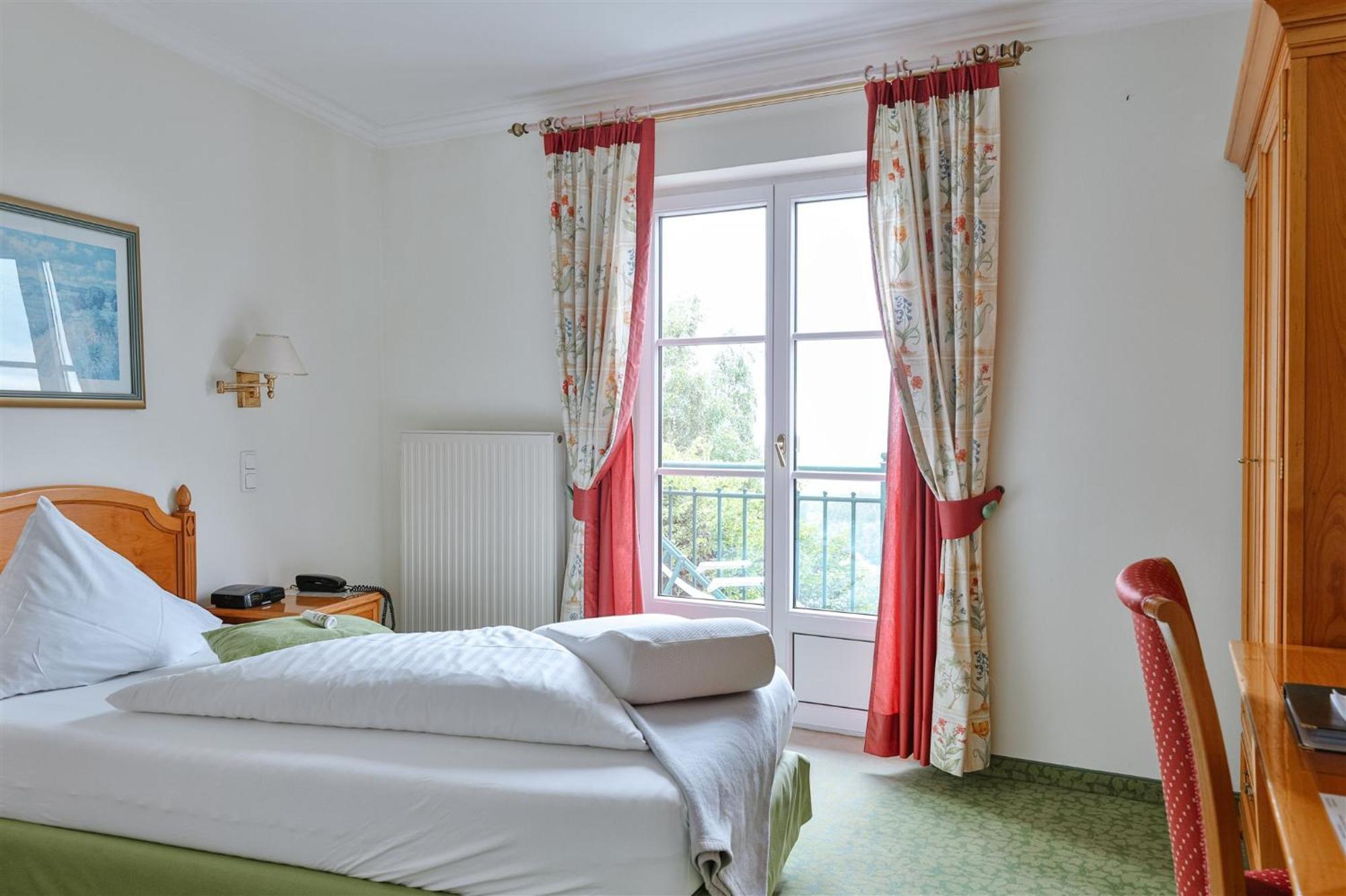 Hotel Kurhaus Dr. Petershofer Wolfsegg am Hausruck Esterno foto